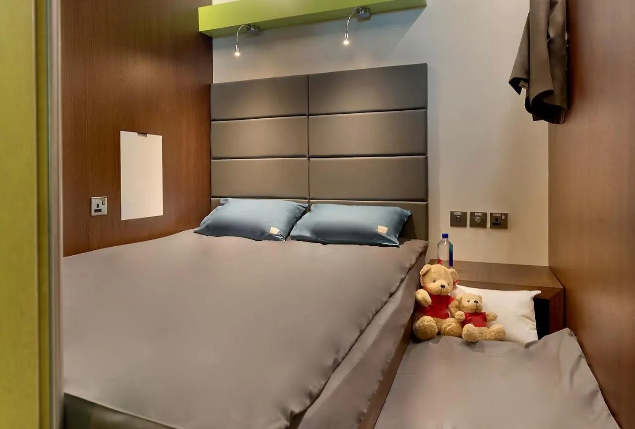 Отель Sleep 'N Fly Sleep Lounge, C-Gates Terminal 3 - Transit Only Дубай Капсульный отель
